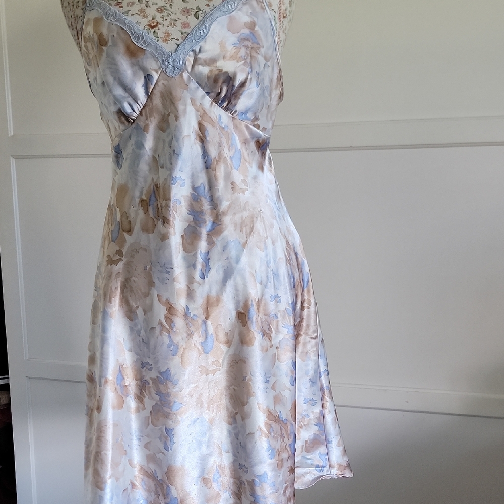 Adonna Blue and Cream Floral Chemise SIZE MEDIUM